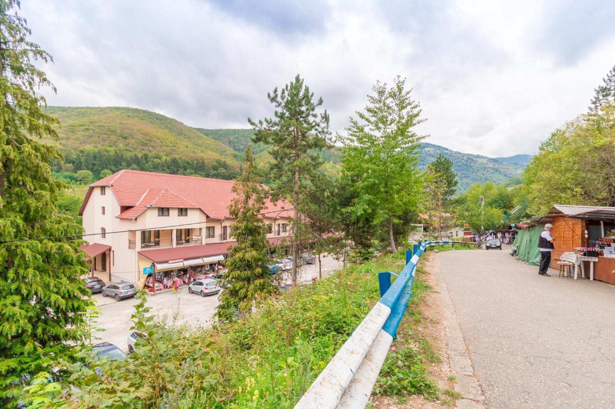 Pensiunea Popasul Ursilor Chiscau Exterior foto
